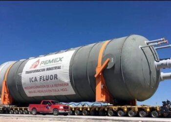 Causa caos vial traslado de reactores en la México-Querétaro