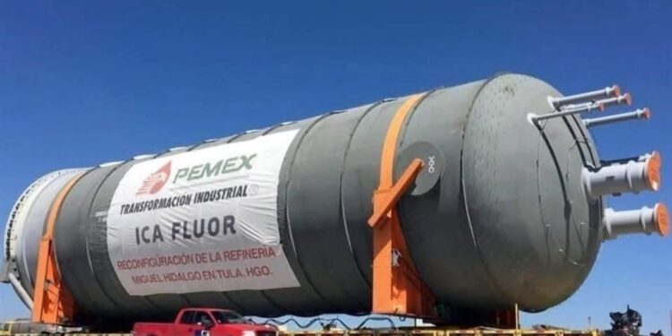 Causa caos vial traslado de reactores en la México-Querétaro