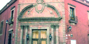 UAQ obtiene escrituras del Teatro Esperanza Cabrera