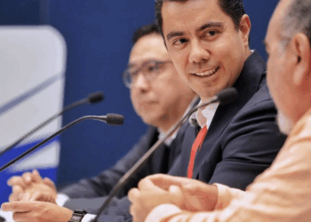 Presenta Felifer  su  libro “Querétaro, mi inspiración” en la FIL