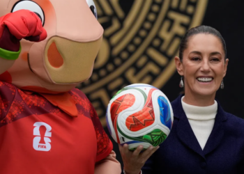 Va Sheinbaum a sorteo de FIFA 
