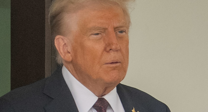 Amaga Trump con no renovar T-MEC