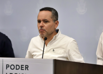 Entrega Felifer tarjetas El Extra