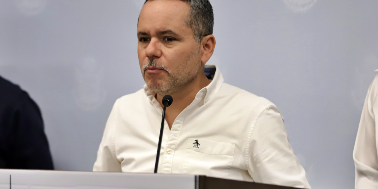 Entrega Felifer tarjetas El Extra