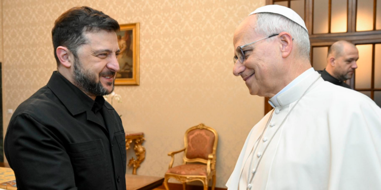 León XIV expresa a Zelenski su “urgente deseo” de que el diálogo lleve a una paz justa