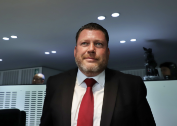 Presiones no influirán en voto: Gina