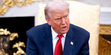 Trump ordena bloqueo total a los petroleros sancionados que entren y salgan de Venezuela