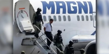 Retiene a pasajeros por ocho horas