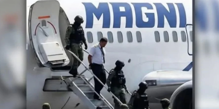 Retiene a pasajeros por ocho horas