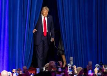 Anuncia Trump que EU se quedará con el petróleo venezolano