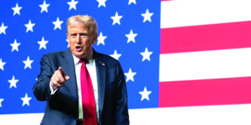 Amenaza Trump con arancel de 5% al agua