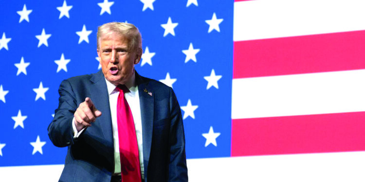 Amenaza Trump con arancel de 5% al agua