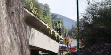 Avanza 82% la construcción del puente vehicular en la carretera estatal 110