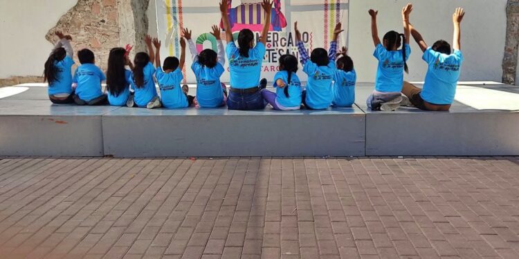 Cinco años de educación en la calle: más de 200 infancias acompañadas por En el semáforo se aprende en Querétaro