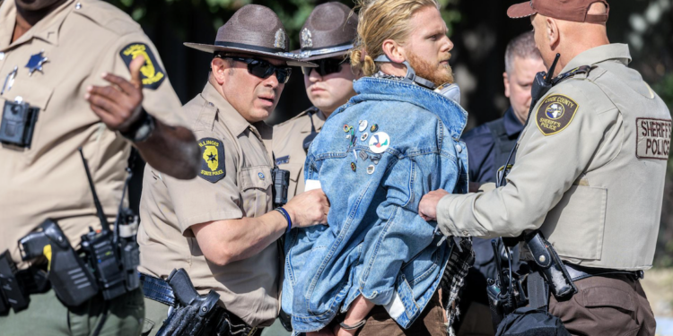 ICE detuvo a 75 mil personas sin historial penal