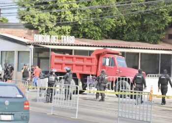 Desalojan y tiran antros