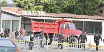 Desalojan y tiran antros