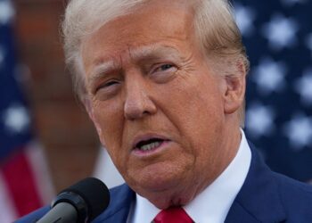 Presidenta de Honduras alerta de que se gesta un “golpe”