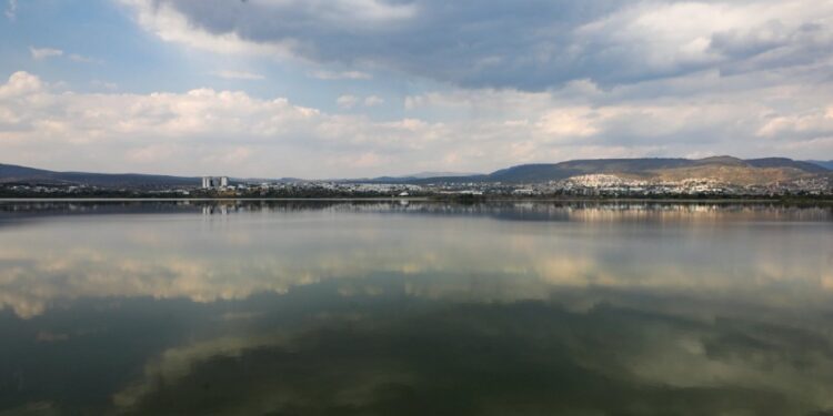 Exhorta a diputados a adoptar “modo navideño” y aprobar presupuesto