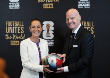 Acude Sheinbaum al sorteo del Mundial