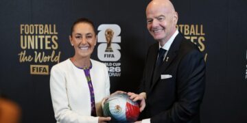 Acude Sheinbaum al sorteo del Mundial