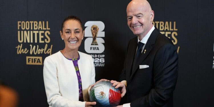 Acude Sheinbaum al sorteo del Mundial