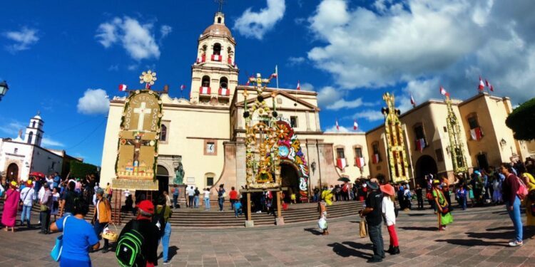 Diócesis de Querétaro reporta que 80% de iglesias cuenta con permisos para pirotecnia