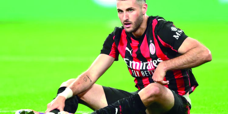 Mantienen seguimiento médico de Santi Giménez rumbo al Mundial