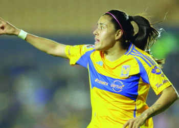 Mantienen seguimiento médico de Santi Giménez rumbo al Mundial