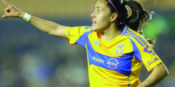 Mantienen seguimiento médico de Santi Giménez rumbo al Mundial