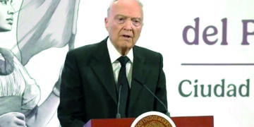 Critica Monreal Ley Esposa por favorecer candidatas