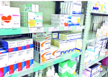 Critica Monreal Ley Esposa por favorecer candidatas