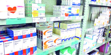 Critica Monreal Ley Esposa por favorecer candidatas