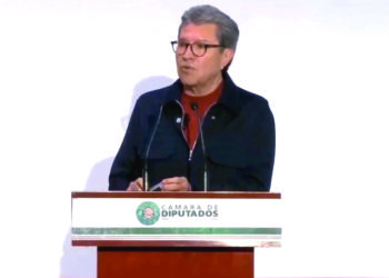 Critica Monreal Ley Esposa por favorecer candidatas