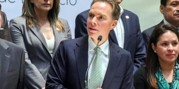 Defiende Manuel Velasco la ‘Ley Esposa’