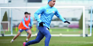 Alex Alcalá se suma a los Gallos Blancos