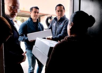 Van juntos Felifer y Chepe a las colonias