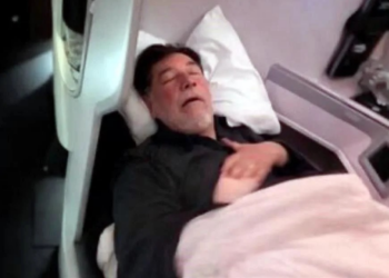 Aseguran que Fernández Noroña volvió de Roma en asiento premier