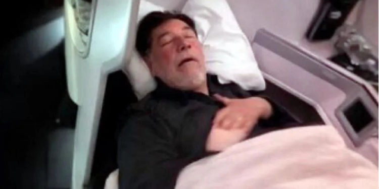 Aseguran que Fernández Noroña volvió de Roma en asiento premier