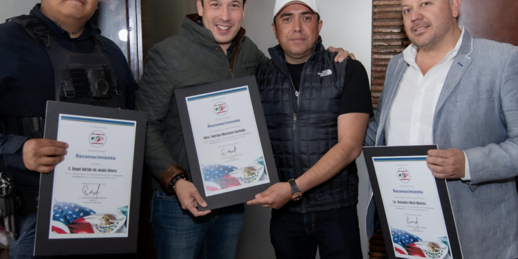 Institucionaliza el programa “Pirámides”