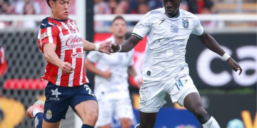 Gallos cae 2-1 ante Chivas en su visita al Estadio Akron
