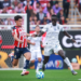 Gallos cae 2-1 ante Chivas en su visita al Estadio Akron