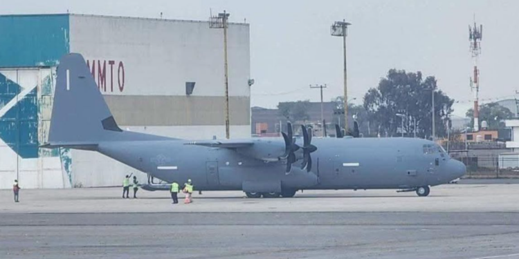 “No venían tropas”: Sheinbaum aclara aterrizaje de avión militar de EU