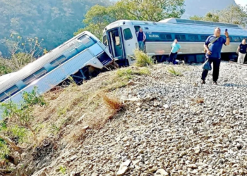Caso del tren recae en ingenieros, no en hijo de AMLO, afirma Presidenta 