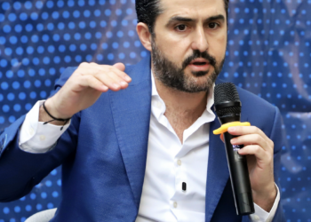 Advierte riesgos a la democracia