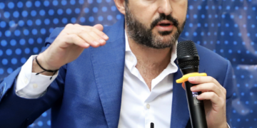 Advierte riesgos a la democracia