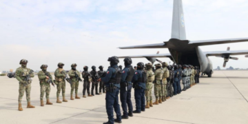 México traslada a 37 operadores de organizaciones criminales a EU