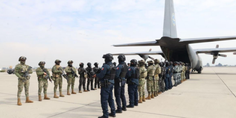 México traslada a 37 operadores de organizaciones criminales a EU