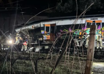 Tren choca con muro en Cataluña; reportan al menos 15 heridos