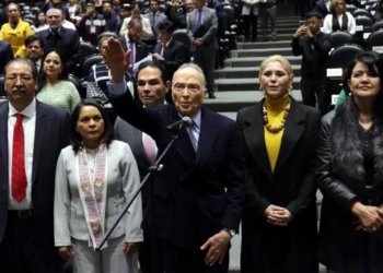 Rinde Gertz Manero protesta como Embajador 